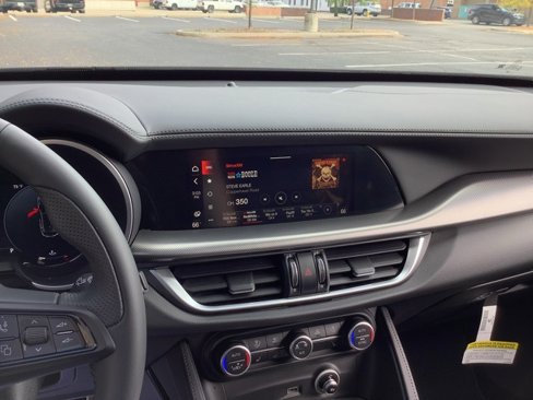 New 2025 Alfa Romeo Stelvio Sprint image 13