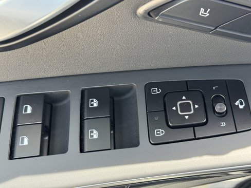 Certified 2024 Kia Niro Wave image 17