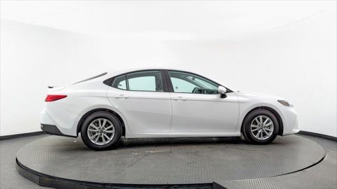 Used 2025 Toyota Camry LE image 9