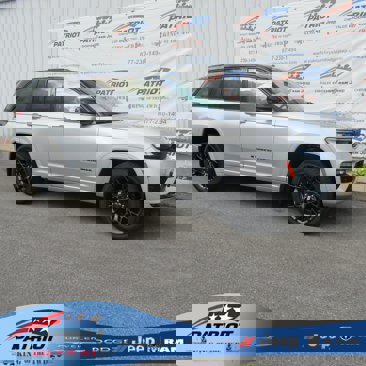 New 2025 Jeep Grand Cherokee Summit image 1