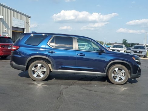 Used 2025 Honda Pilot EX-L image 9