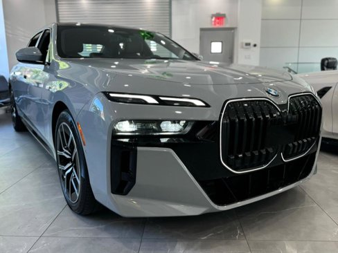 Used 2024 BMW 760i xDrive w/ Premium Package 2 image 12
