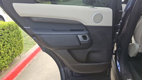 Used 2018 Land Rover Discovery HSE image 25