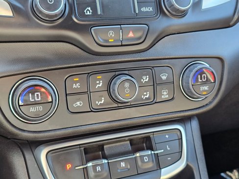 Used 2024 GMC Terrain SLT image 31