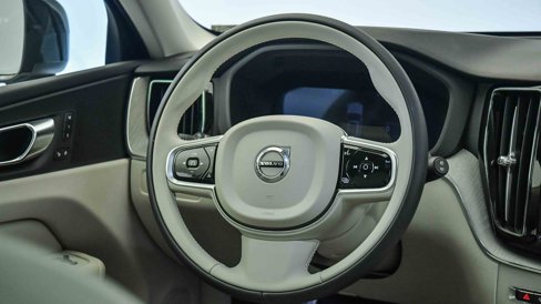 Certified 2025 Volvo XC60 T8 Plus w/ Protection Package Premier image 13