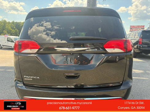 Used 2017 Chrysler Pacifica Touring-L image 7