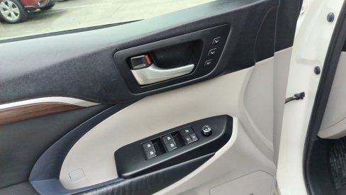 Used 2015 Toyota Highlander Limited Platinum image 14