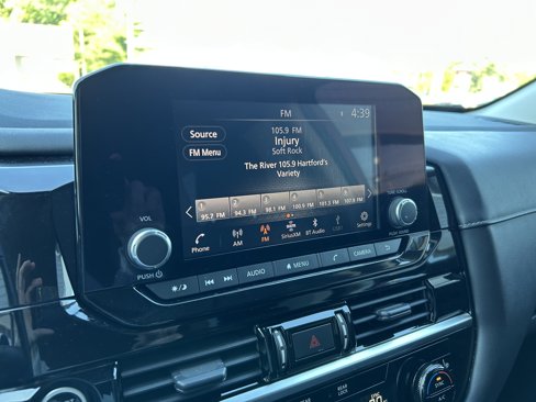 Used 2022 Nissan Pathfinder SV image 17