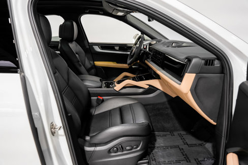 Used 2024 Porsche Cayenne Coupe w/ Premium Package Plus image 26