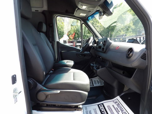 Used 2025 Mercedes-Benz Sprinter 2500 image 32