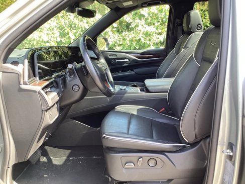 Used 2023 Cadillac Escalade Premium Luxury w/ LPO, Radiant Package image 17