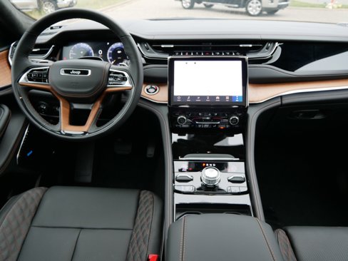 New 2025 Jeep Grand Cherokee Summit image 10