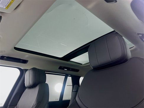 Used 2025 Land Rover Range Rover SE image 22