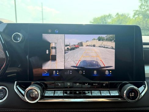 Used 2024 Chevrolet Colorado LT w/ LT Convenience Package III image 2