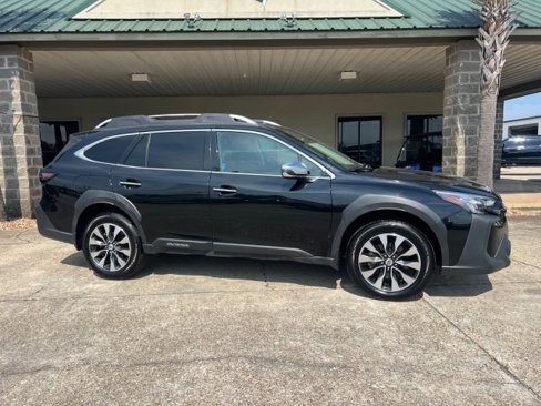 Used 2023 Subaru Outback Touring image 3