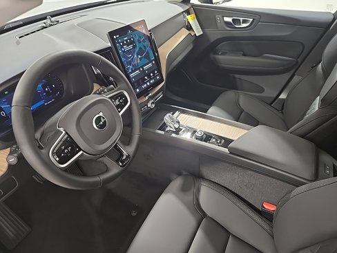New 2026 Volvo XC60 B5 Plus w/ Protection Package Premier image 20