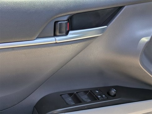 Used 2024 Toyota Camry SE image 13