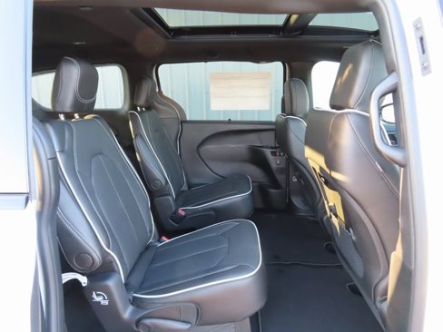 New 2026 Chrysler Pacifica Limited image 27