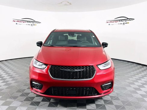 New 2026 Chrysler Pacifica Select image 3