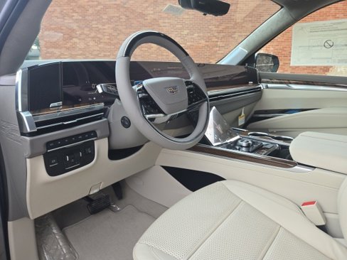 New 2026 Cadillac Escalade ESV Platinum Sport w/ LPO, ONYX Package image 8