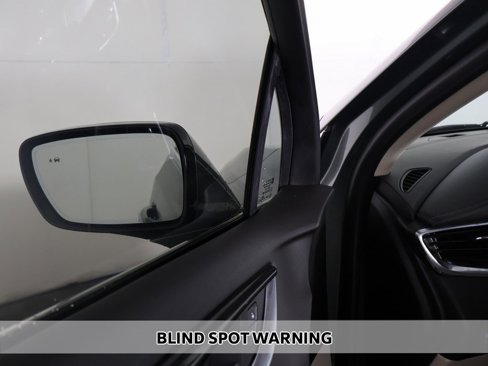 Used 2023 Buick Enclave Essence image 3