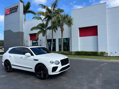 Used 2021 Bentley Bentayga image 1