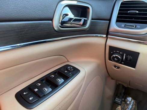 Used 2015 Jeep Grand Cherokee Overland w/ Advanced Technology Group image 22