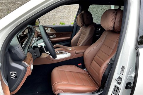 New 2026 Mercedes-Benz GLS 580 4MATIC image 9