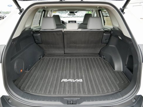 Used 2021 Toyota RAV4 XLE Premium image 22