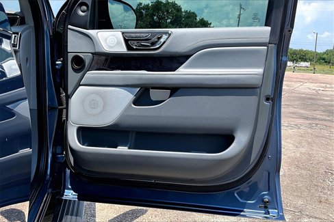 Used 2019 Lincoln Navigator Reserve image 29