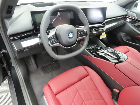 Used 2025 BMW 530i w/ Premium Package image 9