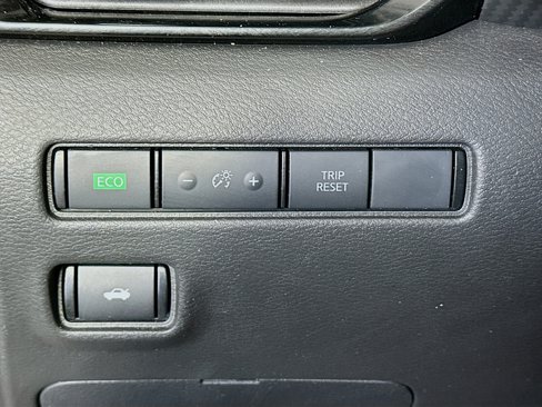 Used 2025 Nissan Sentra SV image 16