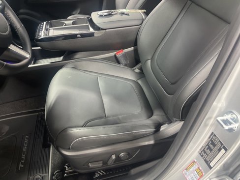 Used 2025 Hyundai Tucson Limited image 7