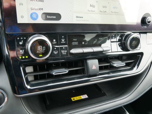 Used 2023 Toyota Highlander Limited image 24