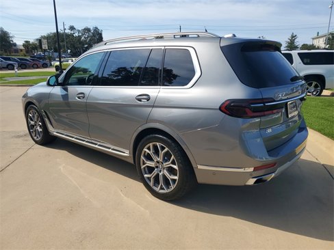 Used 2024 BMW X7 xDrive40i image 3