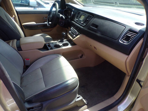 Used 2015 Kia Sedona LX image 11