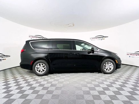 New 2025 Chrysler Pacifica Select image 9