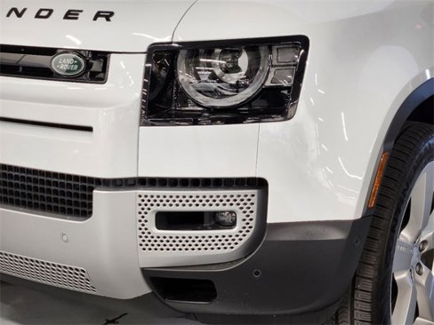 New 2024 Land Rover Defender 110 SE image 12