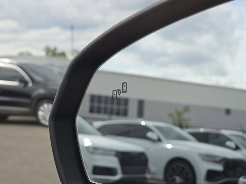 New 2025 Volkswagen Taos SE image 18