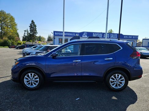 Used 2020 Nissan Rogue SV image 2