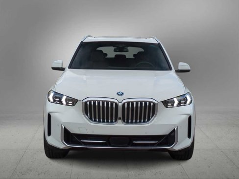 New 2026 BMW X5 xDrive50e w/ Executive Package image 3