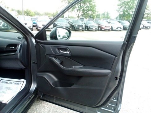 Used 2024 Nissan Rogue SV image 17
