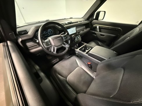 Used 2024 Land Rover Defender 90 X-Dynamic SE image 2