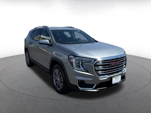 Used 2024 GMC Terrain SLT image 3