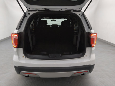 Used 2017 Ford Explorer XLT image 29