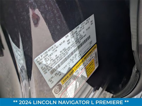 Certified 2024 Lincoln Navigator L 4WD image 37