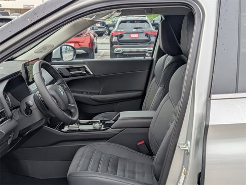 New 2025 Mitsubishi Outlander SE image 15