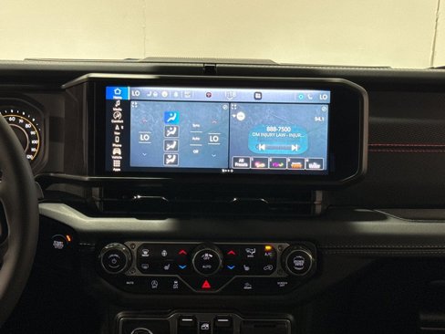 Used 2024 Jeep Wrangler Unlimited Rubicon w/ Technology Group image 13