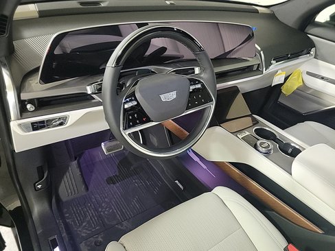 New 2026 Cadillac Vistiq Luxury w/ LPO, Floor Liner Package image 14