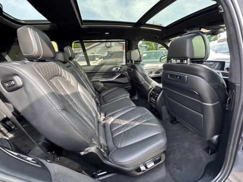 Used 2021 BMW X7 M50i image 16